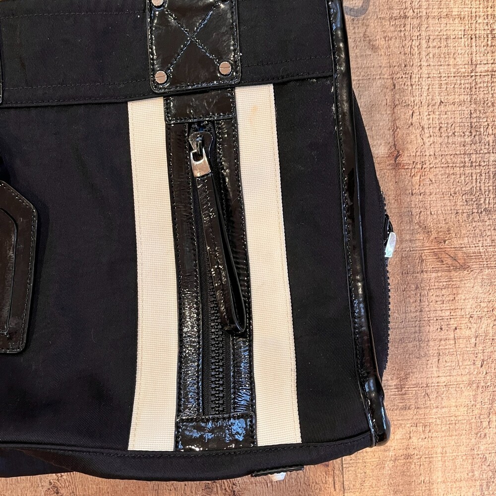 Milly - Mod look B&W Messenger Tote Bag. Color Block Canvas & Patent Leather - Picture 13 of 16